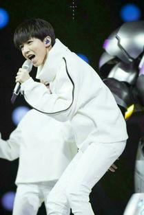 王俊凯全身照片帅照片,光影交织，魅力四溢